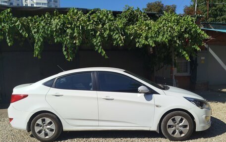 Hyundai Solaris II рестайлинг, 2015 год, 999 000 рублей, 3 фотография
