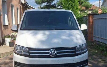 Volkswagen Caravelle T6 рестайлинг, 2017 год, 2 200 000 рублей, 4 фотография