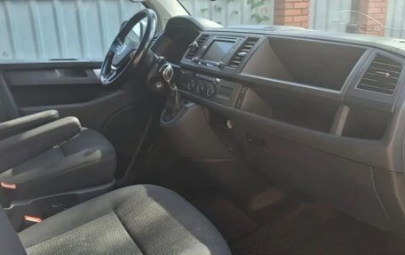 Volkswagen Caravelle T6 рестайлинг, 2017 год, 2 200 000 рублей, 8 фотография