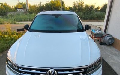 Volkswagen Tiguan II, 2019 год, 2 450 000 рублей, 1 фотография
