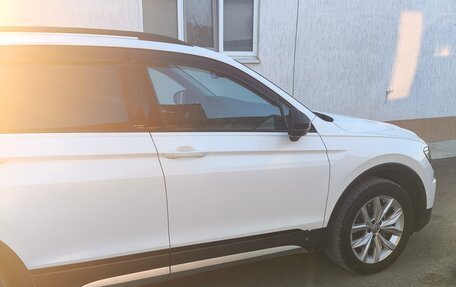 Volkswagen Tiguan II, 2019 год, 2 450 000 рублей, 2 фотография