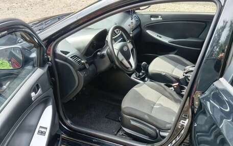 Hyundai Solaris II рестайлинг, 2012 год, 750 000 рублей, 3 фотография