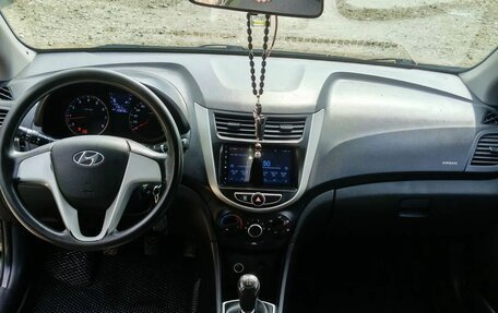 Hyundai Solaris II рестайлинг, 2012 год, 750 000 рублей, 15 фотография