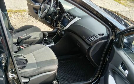 Hyundai Solaris II рестайлинг, 2012 год, 750 000 рублей, 8 фотография