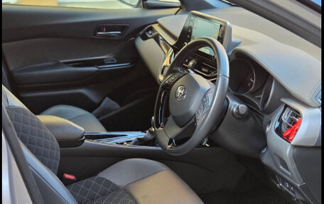 Toyota C-HR I рестайлинг, 2020 год, 2 200 000 рублей, 6 фотография