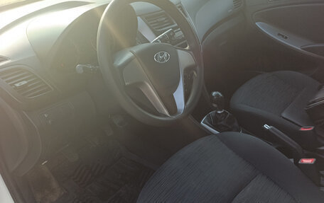 Hyundai Solaris II рестайлинг, 2014 год, 680 000 рублей, 6 фотография