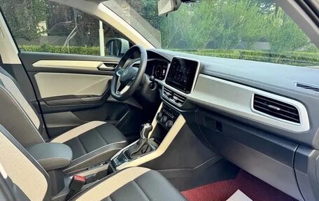 Volkswagen T-Roc I, 2023 год, 1 730 000 рублей, 10 фотография