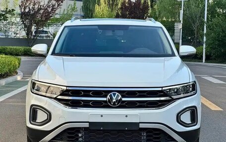 Volkswagen T-Roc I, 2023 год, 1 730 000 рублей, 3 фотография