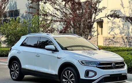 Volkswagen T-Roc I, 2023 год, 1 730 000 рублей, 4 фотография