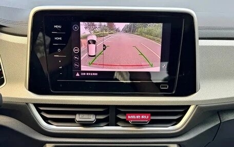 Volkswagen T-Roc I, 2023 год, 1 730 000 рублей, 13 фотография