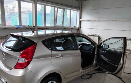 Hyundai Solaris II рестайлинг, 2012 год, 720 000 рублей, 3 фотография