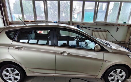 Hyundai Solaris II рестайлинг, 2012 год, 720 000 рублей, 4 фотография