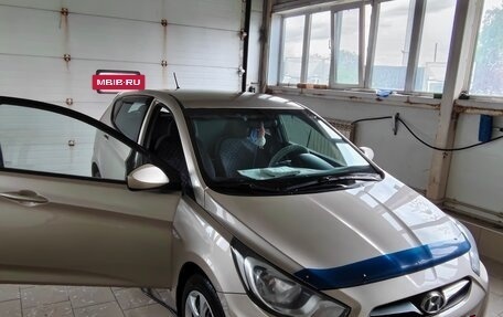 Hyundai Solaris II рестайлинг, 2012 год, 720 000 рублей, 2 фотография