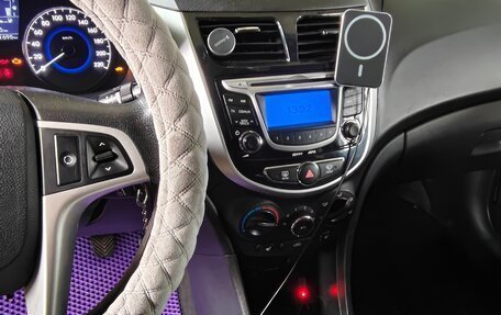 Hyundai Solaris II рестайлинг, 2012 год, 720 000 рублей, 12 фотография
