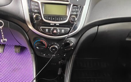 Hyundai Solaris II рестайлинг, 2012 год, 720 000 рублей, 15 фотография