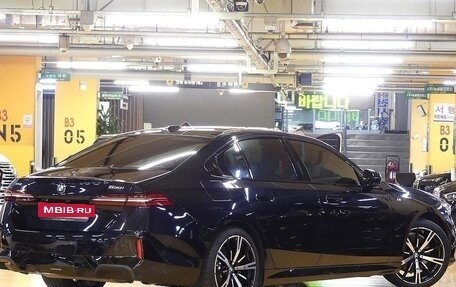 BMW 5 серия, 2024 год, 7 120 000 рублей, 2 фотография