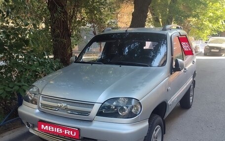 Chevrolet Niva I рестайлинг, 2003 год, 319 000 рублей, 1 фотография