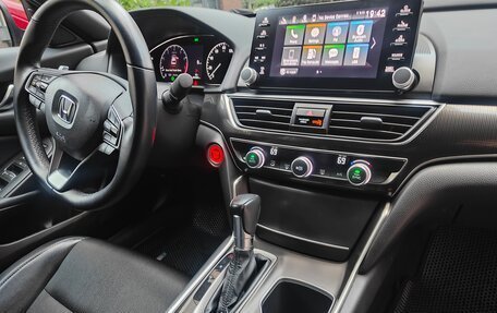 Honda Accord IX рестайлинг, 2017 год, 2 250 000 рублей, 13 фотография