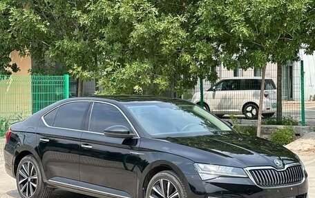 Skoda Superb III рестайлинг, 2023 год, 2 058 000 рублей, 2 фотография