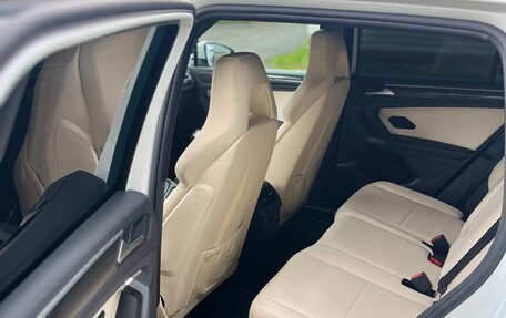 Volkswagen Tiguan II, 2019 год, 3 280 000 рублей, 12 фотография