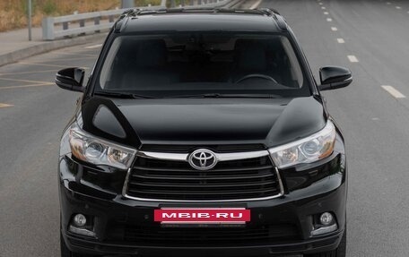 Toyota Highlander III, 2014 год, 2 800 000 рублей, 2 фотография