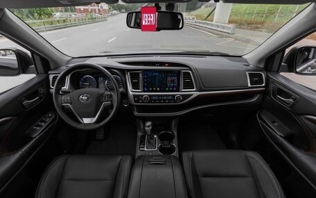 Toyota Highlander III, 2014 год, 2 800 000 рублей, 21 фотография