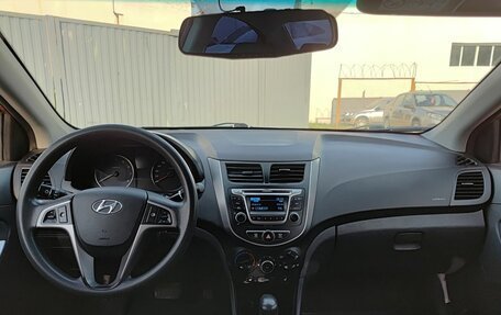 Hyundai Solaris II рестайлинг, 2015 год, 920 000 рублей, 17 фотография