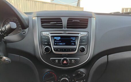 Hyundai Solaris II рестайлинг, 2015 год, 920 000 рублей, 18 фотография