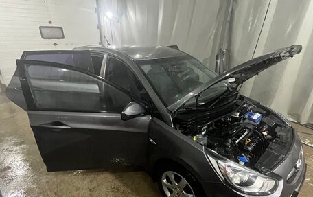 Hyundai Solaris II рестайлинг, 2011 год, 660 000 рублей, 2 фотография