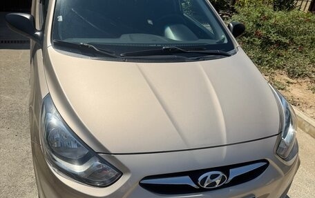 Hyundai Solaris II рестайлинг, 2014 год, 1 000 000 рублей, 1 фотография