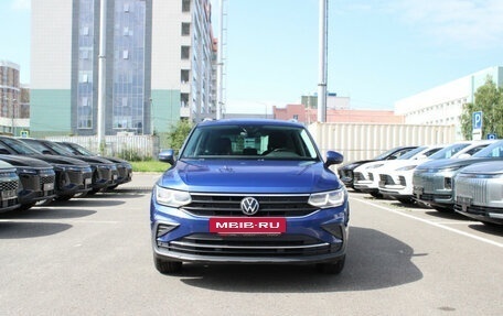 Volkswagen Tiguan II, 2021 год, 2 100 000 рублей, 2 фотография