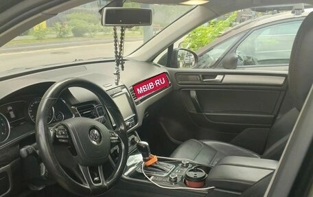 Volkswagen Touareg III, 2011 год, 1 450 000 рублей, 2 фотография