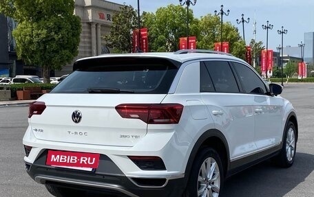 Volkswagen T-Roc I, 2022 год, 1 625 000 рублей, 2 фотография