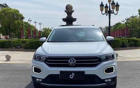 Volkswagen T-Roc I, 2022 год, 1 625 000 рублей, 3 фотография