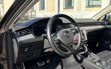 Volkswagen Passat B8 рестайлинг, 2017 год, 2 400 000 рублей, 28 фотография