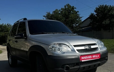 Chevrolet Niva I рестайлинг, 2018 год, 899 000 рублей, 2 фотография
