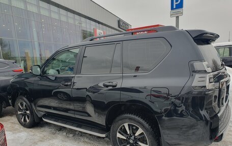Toyota Land Cruiser Prado 150 рестайлинг 2, 2021 год, 6 300 000 рублей, 6 фотография