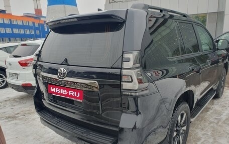 Toyota Land Cruiser Prado 150 рестайлинг 2, 2021 год, 6 300 000 рублей, 5 фотография