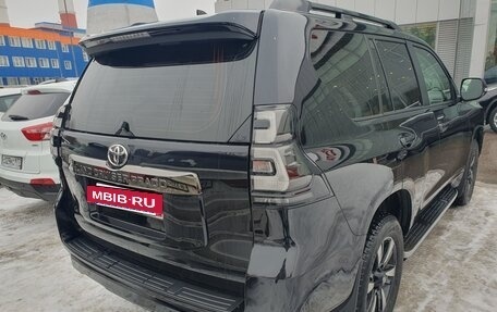 Toyota Land Cruiser Prado 150 рестайлинг 2, 2021 год, 6 300 000 рублей, 4 фотография