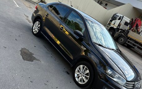 Volkswagen Polo VI (EU Market), 2017 год, 1 350 000 рублей, 3 фотография