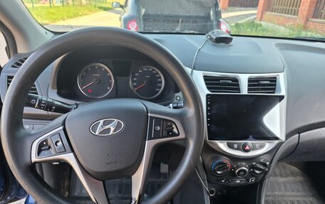 Hyundai Solaris II рестайлинг, 2015 год, 830 000 рублей, 5 фотография
