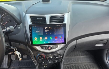 Hyundai Solaris II рестайлинг, 2015 год, 830 000 рублей, 8 фотография