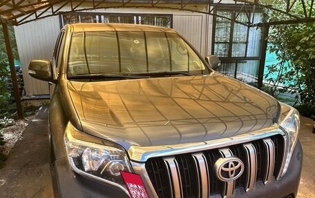Toyota Land Cruiser Prado 150 рестайлинг 2, 2014 год, 4 500 000 рублей, 28 фотография