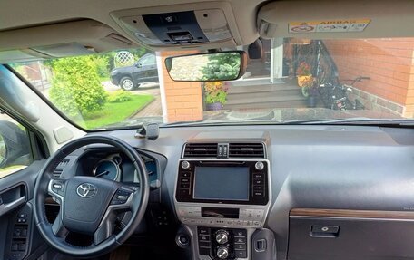 Toyota Land Cruiser Prado 150 рестайлинг 2, 2017 год, 3 650 000 рублей, 5 фотография