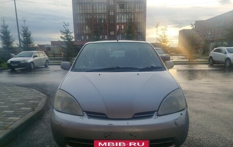 Toyota Prius IV XW50, 2001 год, 250 000 рублей, 2 фотография