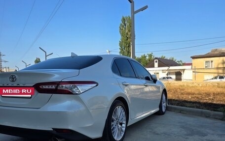 Toyota Camry, 2019 год, 3 180 000 рублей, 2 фотография