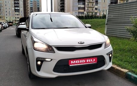 KIA Rio IV, 2018 год, 950 000 рублей, 1 фотография