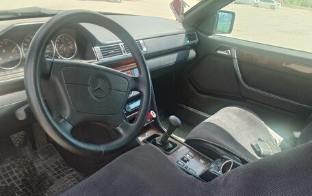 Mercedes-Benz E-Класс, 1995 год, 1 600 000 рублей, 6 фотография