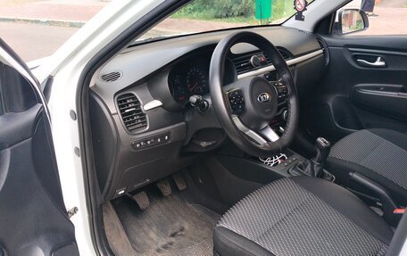 KIA Rio IV, 2018 год, 950 000 рублей, 10 фотография