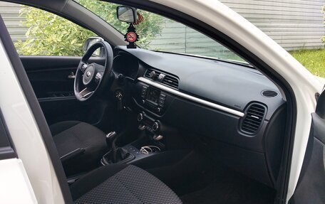 KIA Rio IV, 2018 год, 950 000 рублей, 9 фотография